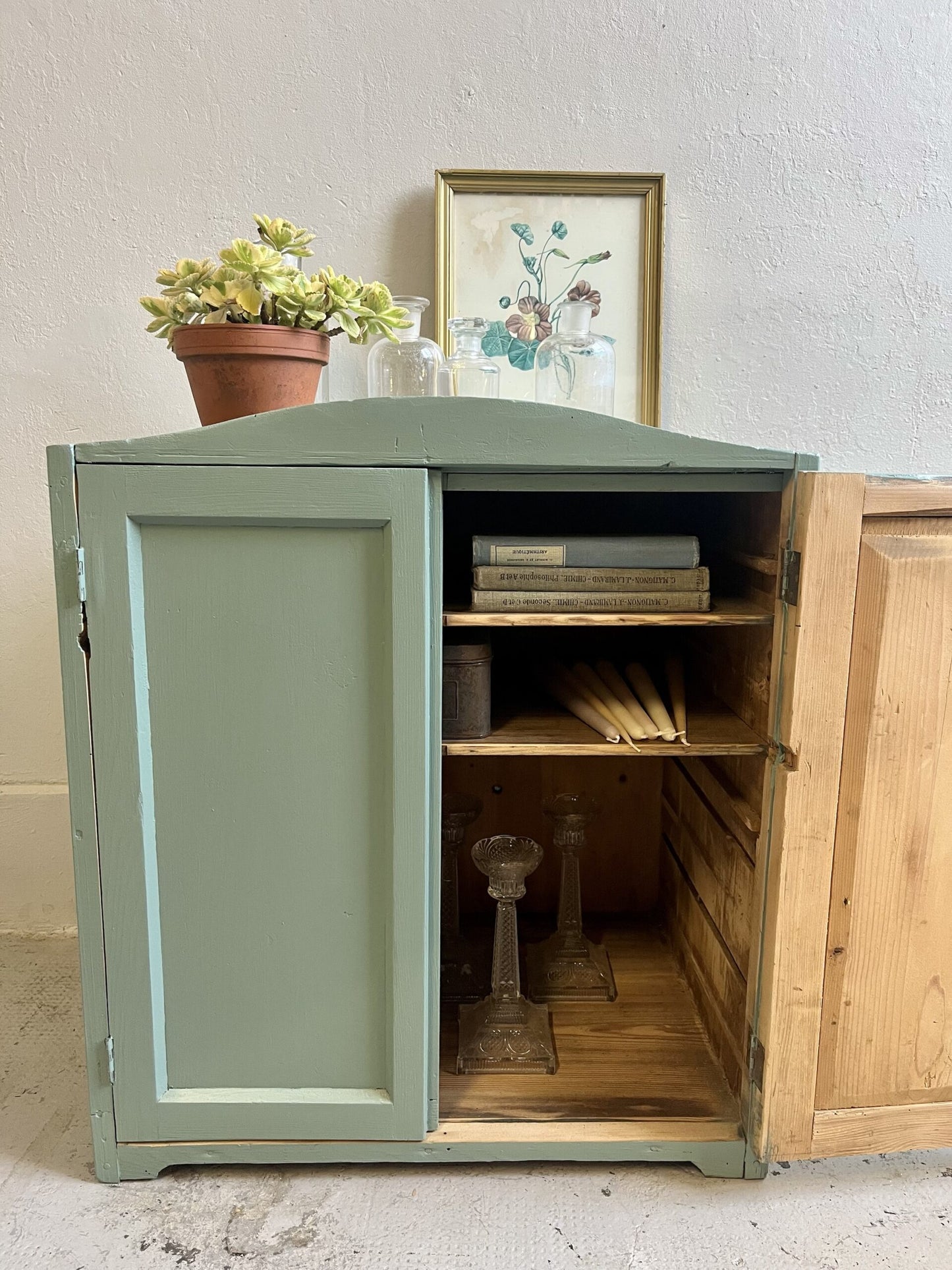 Armoire style armoire à pharmacie