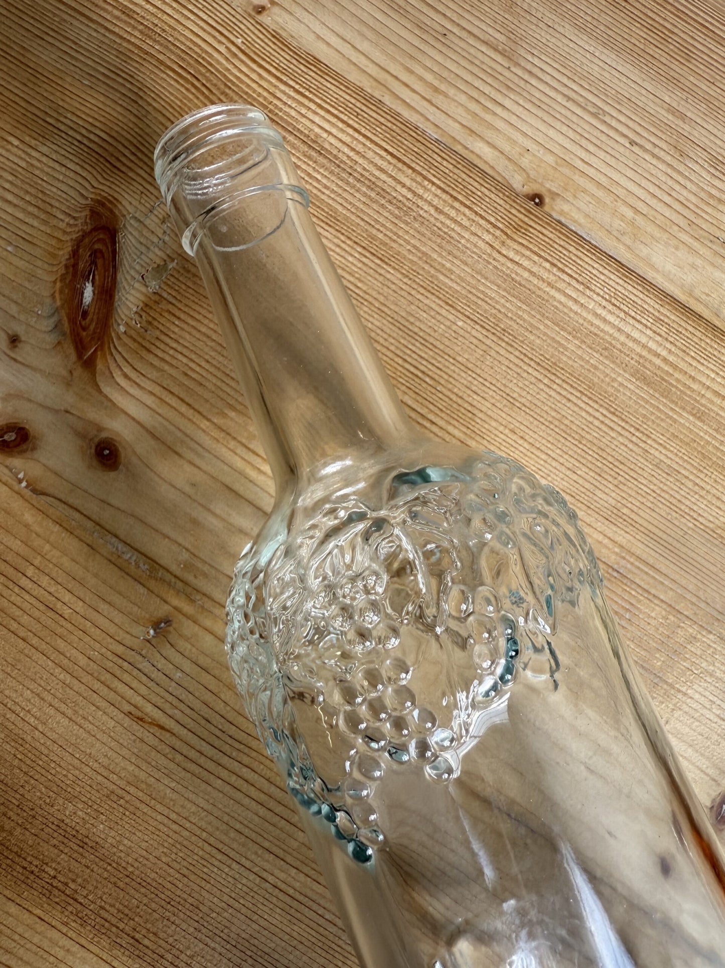 Bouteille en verre taillé