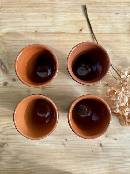 Lot de 4 tasses en terre cuite émaillées