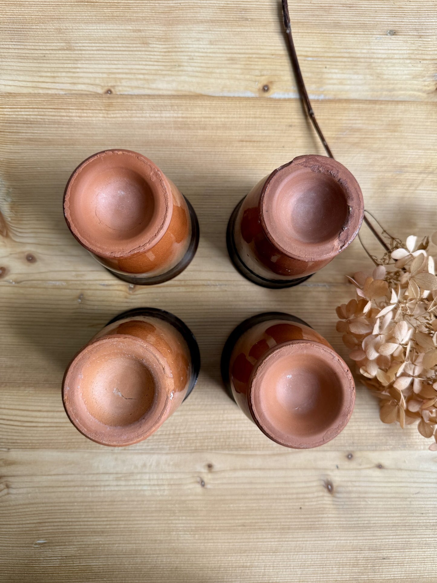 Lot de 4 tasses en terre cuite émaillées
