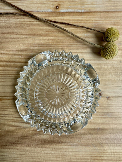 Cendrier en verre circulaire ciselé