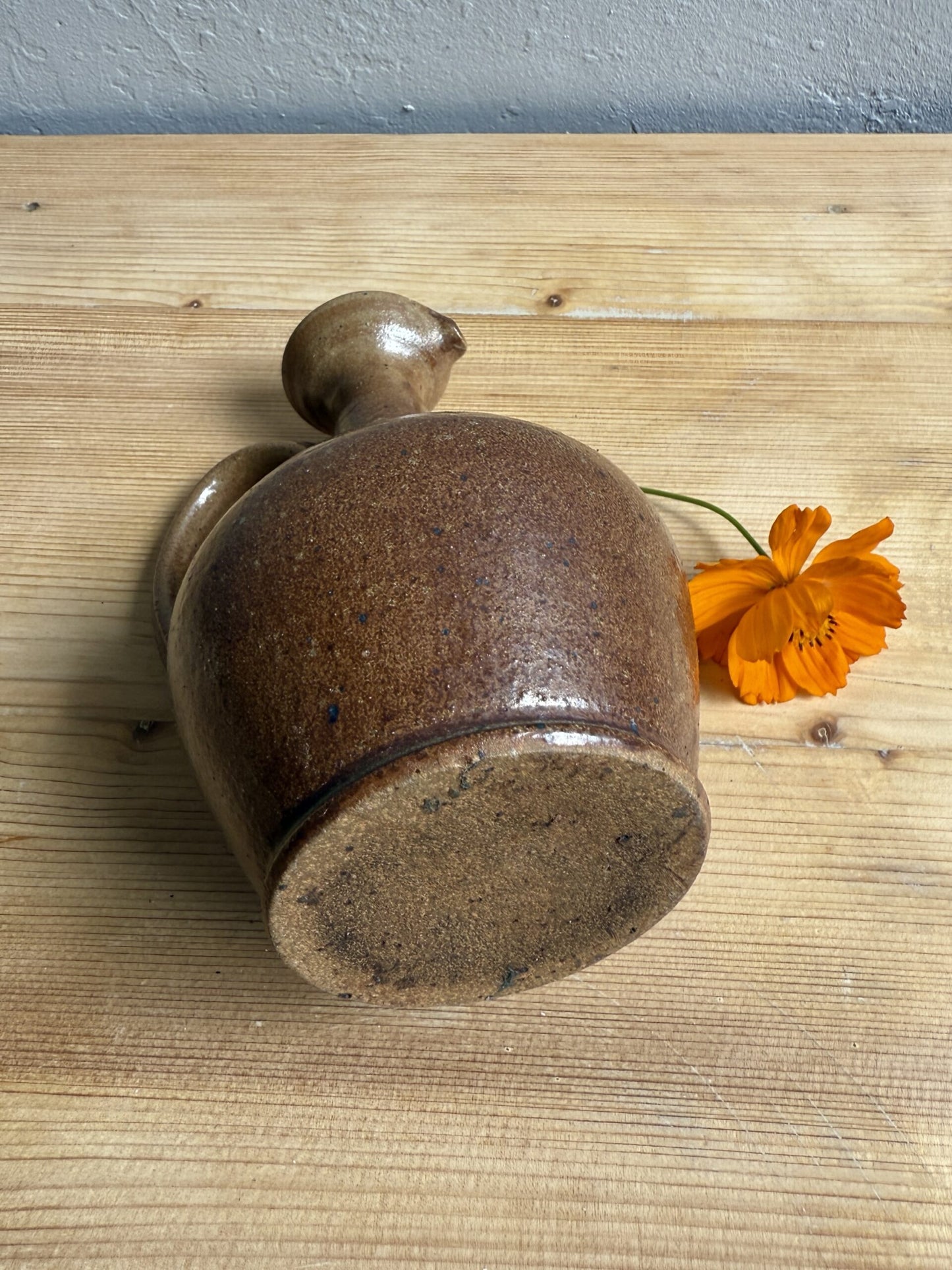 Vase/soliflore en grès avec anse