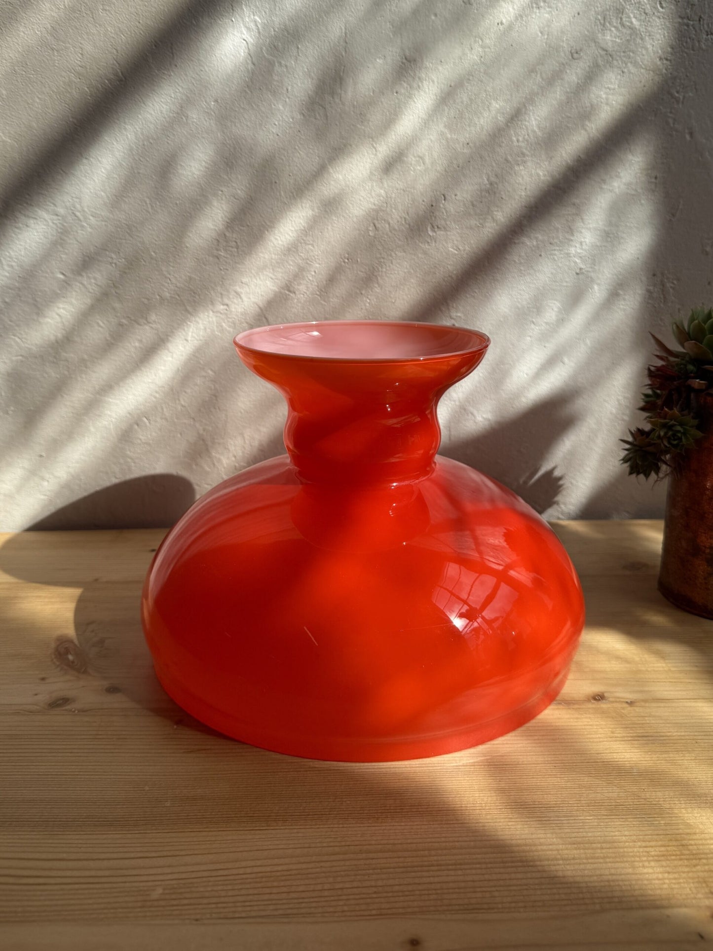 Abat-jour en opaline rouge orangé