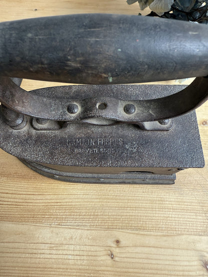 Fer à repasser ancien