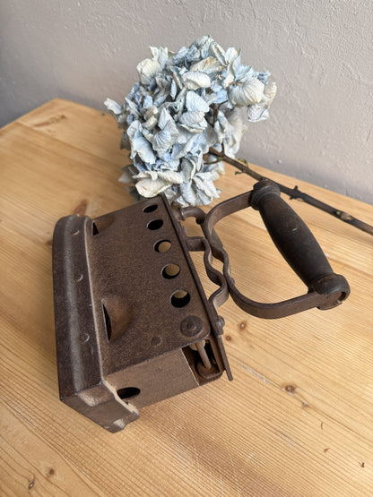 Fer à repasser ancien