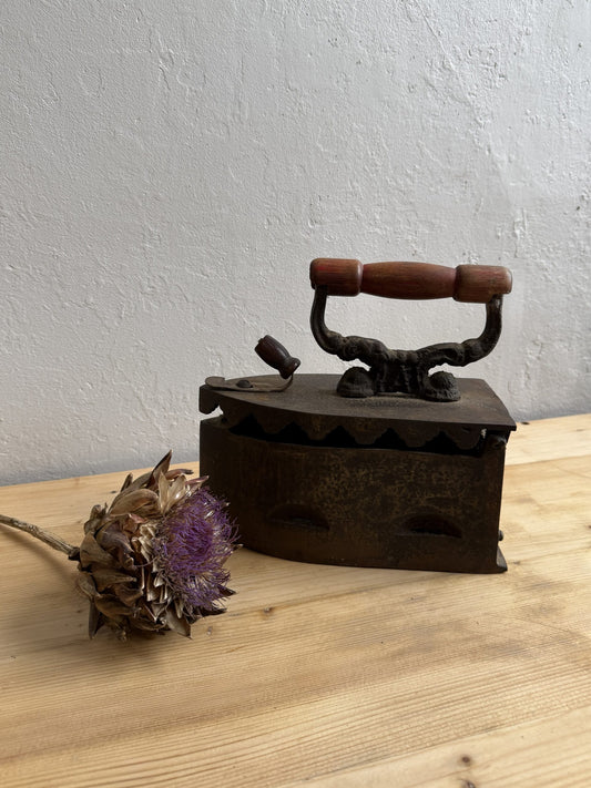 Grand fer à repasser ancien