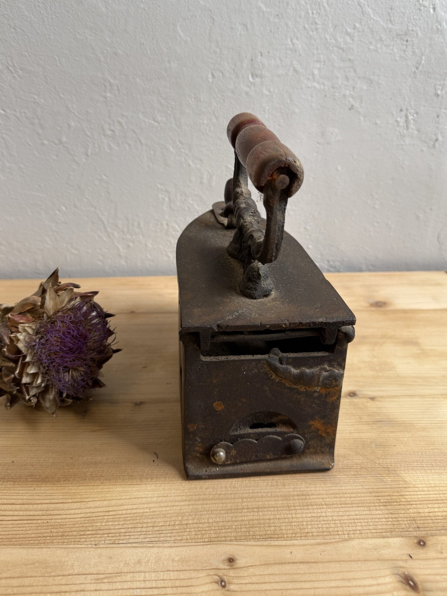 Grand fer à repasser ancien