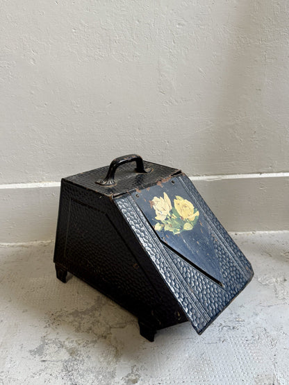 Boîte à charbon ancienne