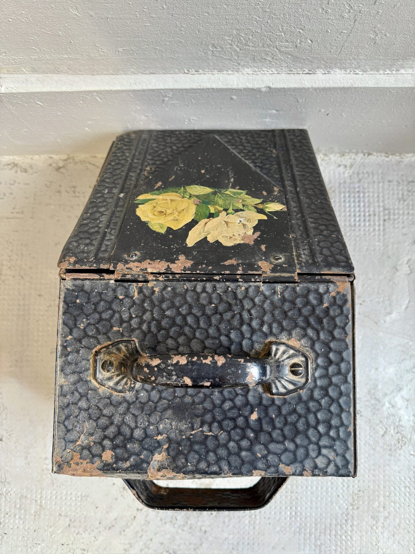 Boîte à charbon ancienne