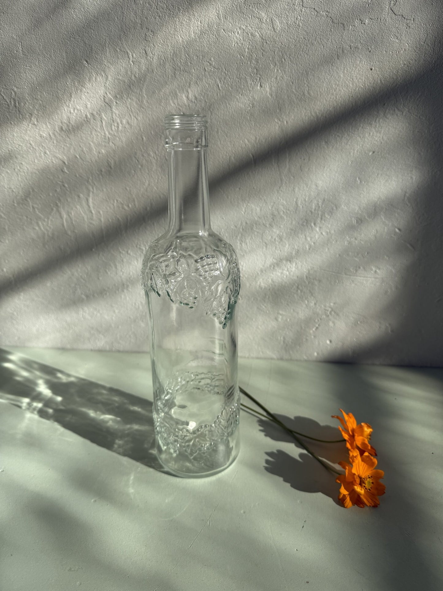 Bouteille en verre taillé