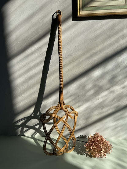 Battoir à tapis ancien en osier