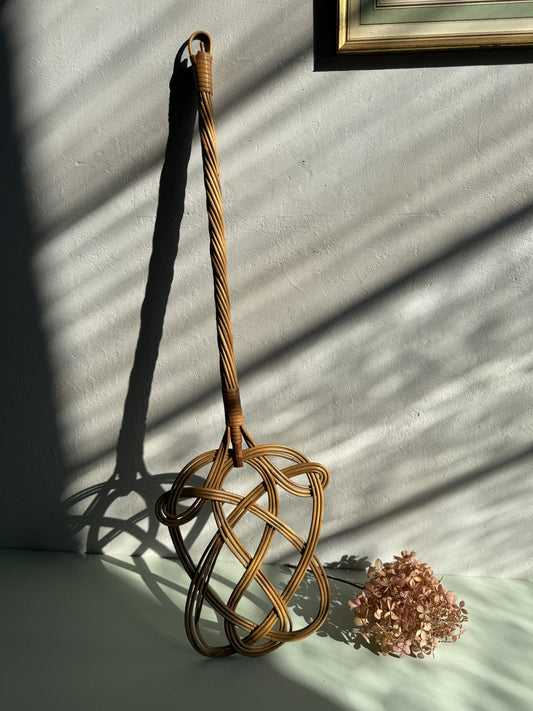 Battoir à tapis ancien en osier