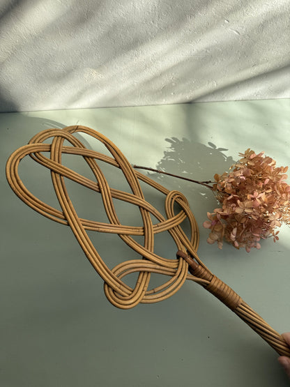 Battoir à tapis ancien en osier