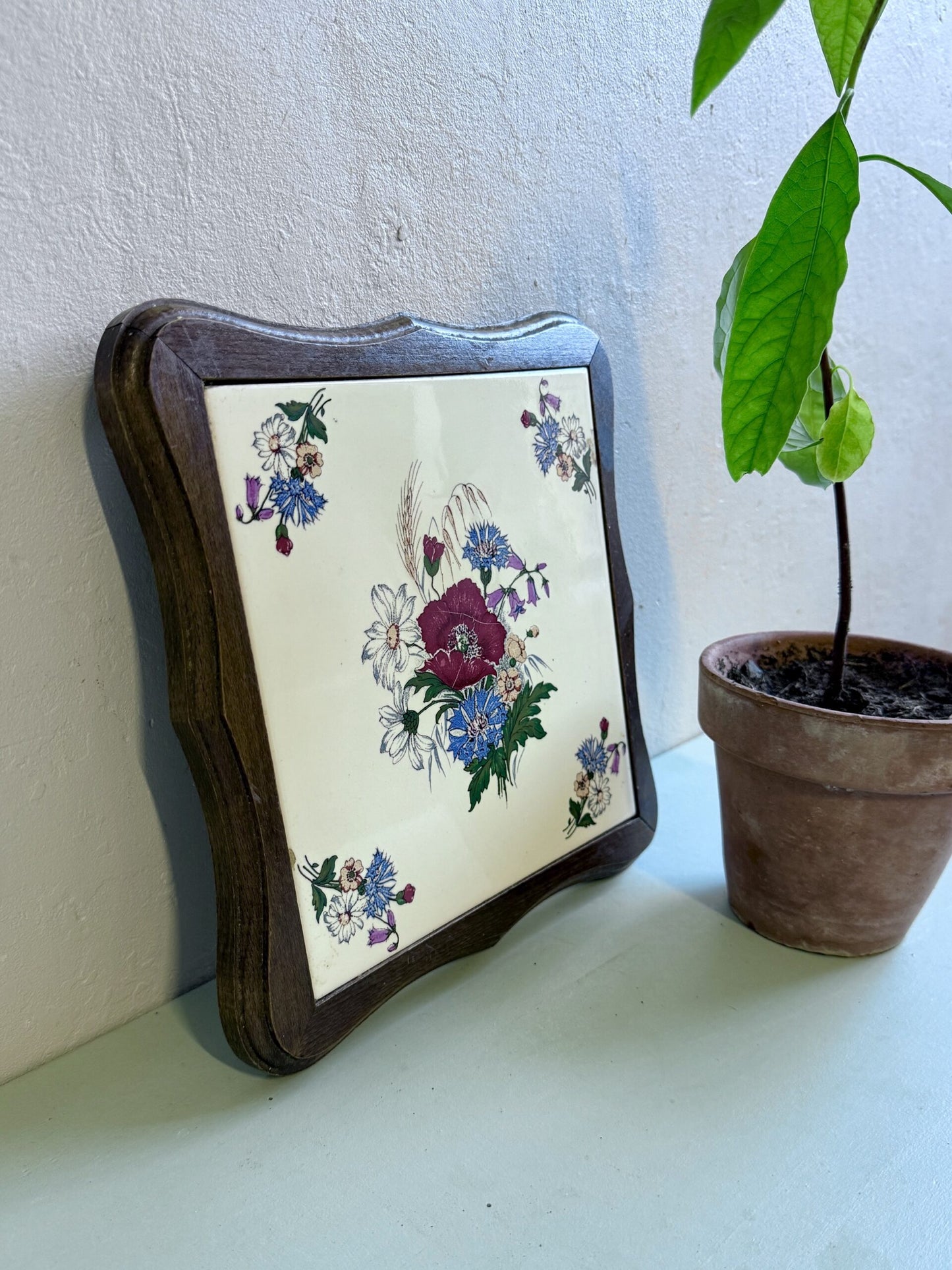 Sous-plat carré en faïence à décor floral