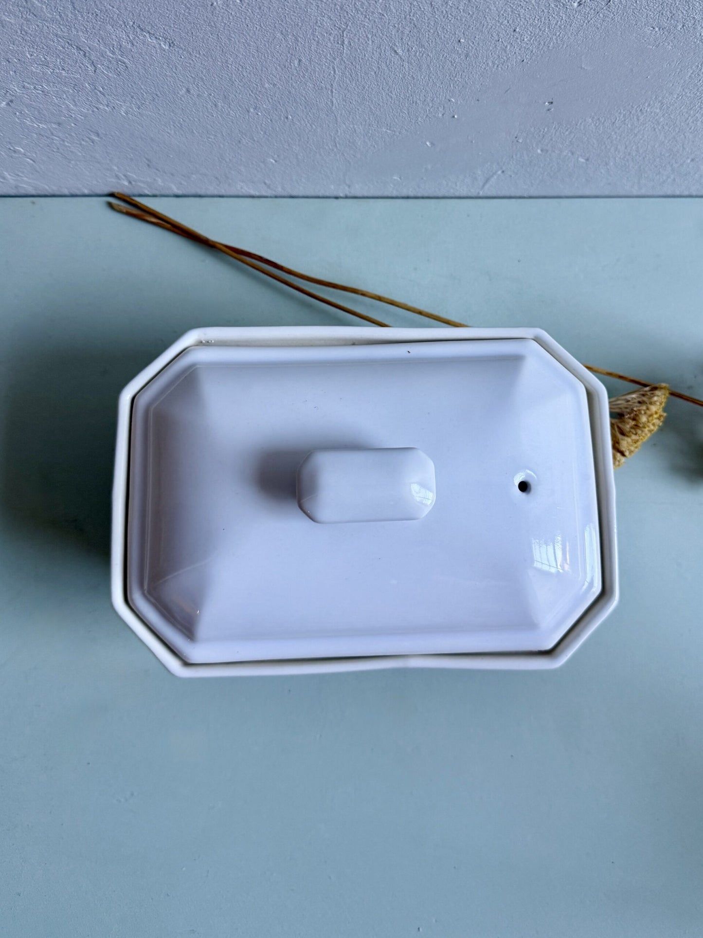 Terrine blanche en faïence