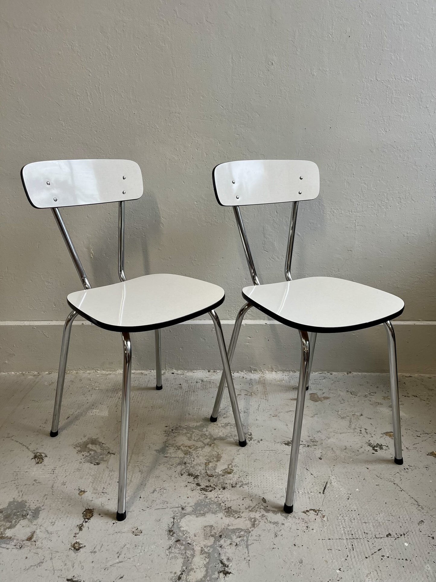 Chaises en Formica blanc x2