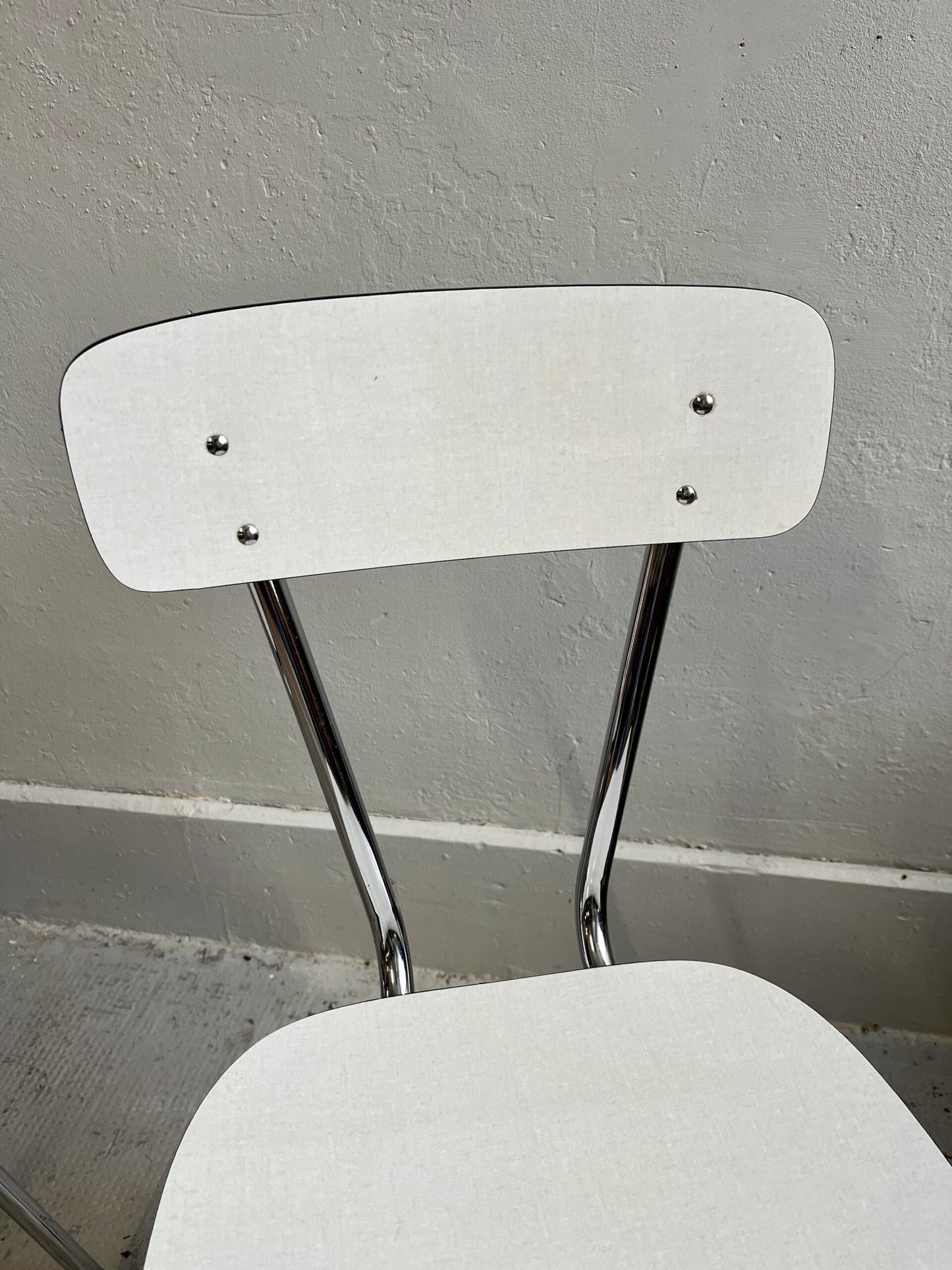 Chaises en Formica blanc x2