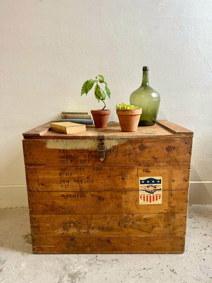 Caisse militaire américaine vintage
