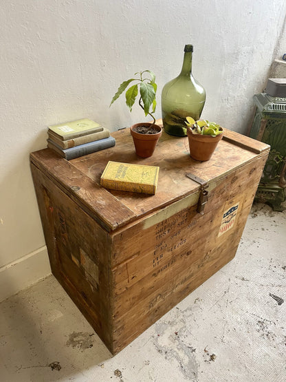 Caisse militaire américaine vintage