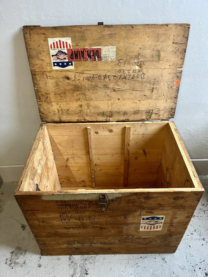 Caisse militaire américaine vintage