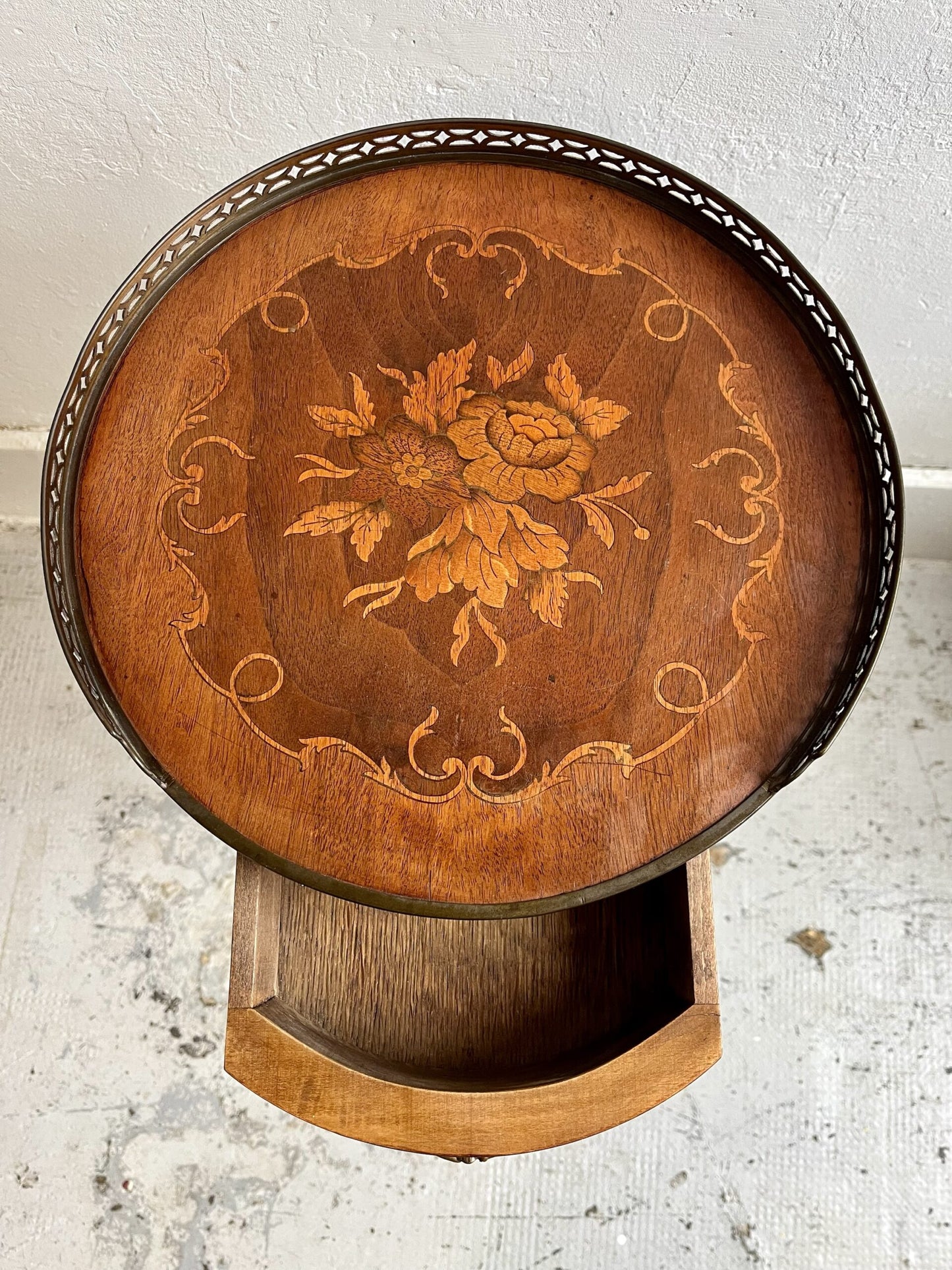 Guéridon en marqueterie