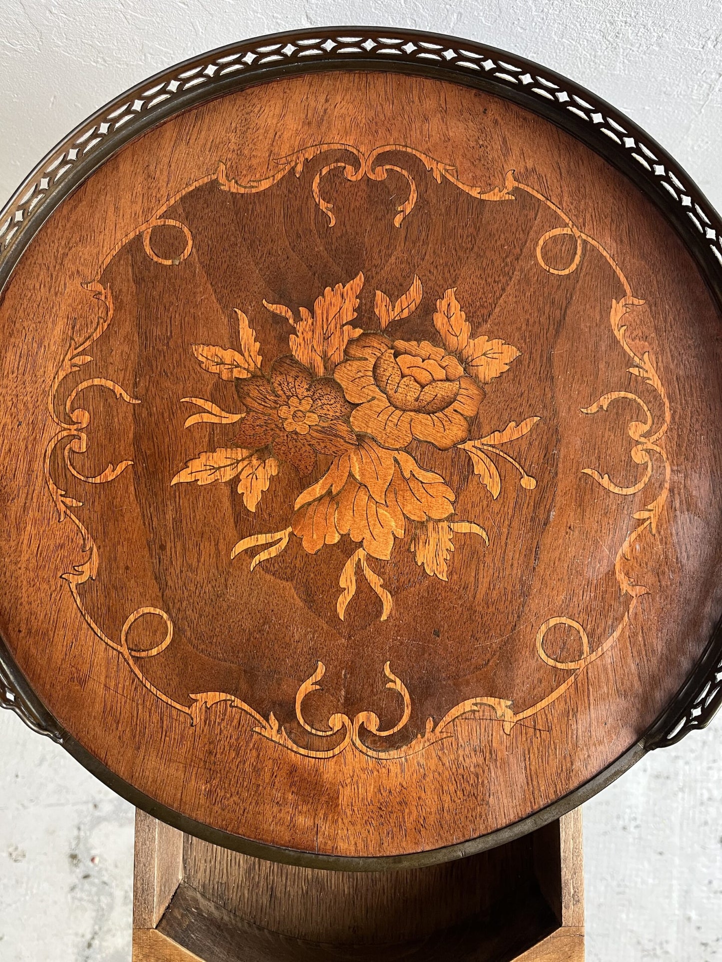 Guéridon en marqueterie