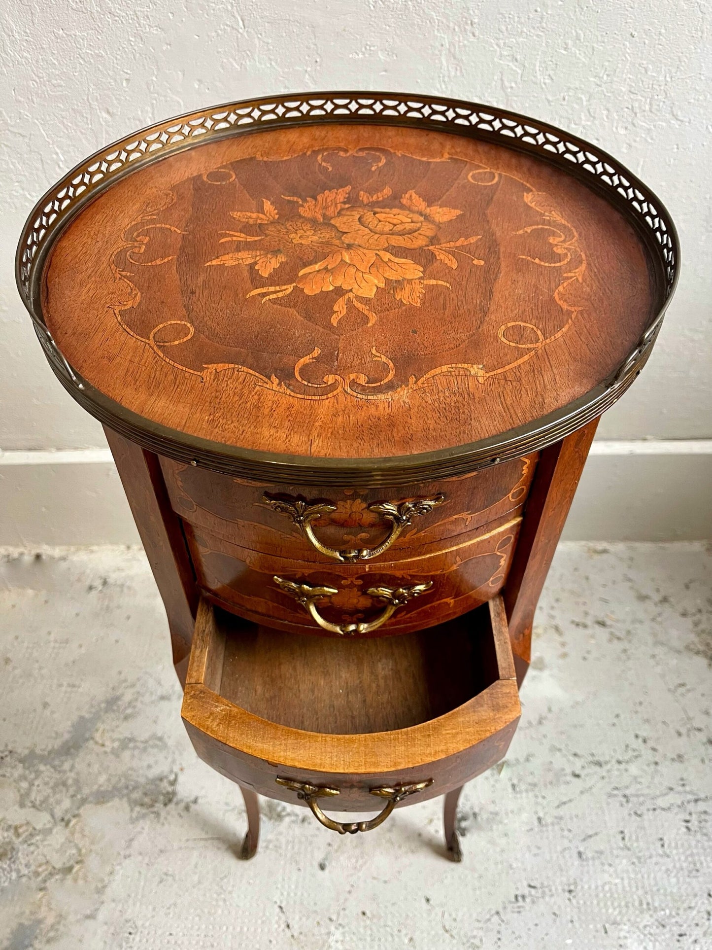 Guéridon en marqueterie