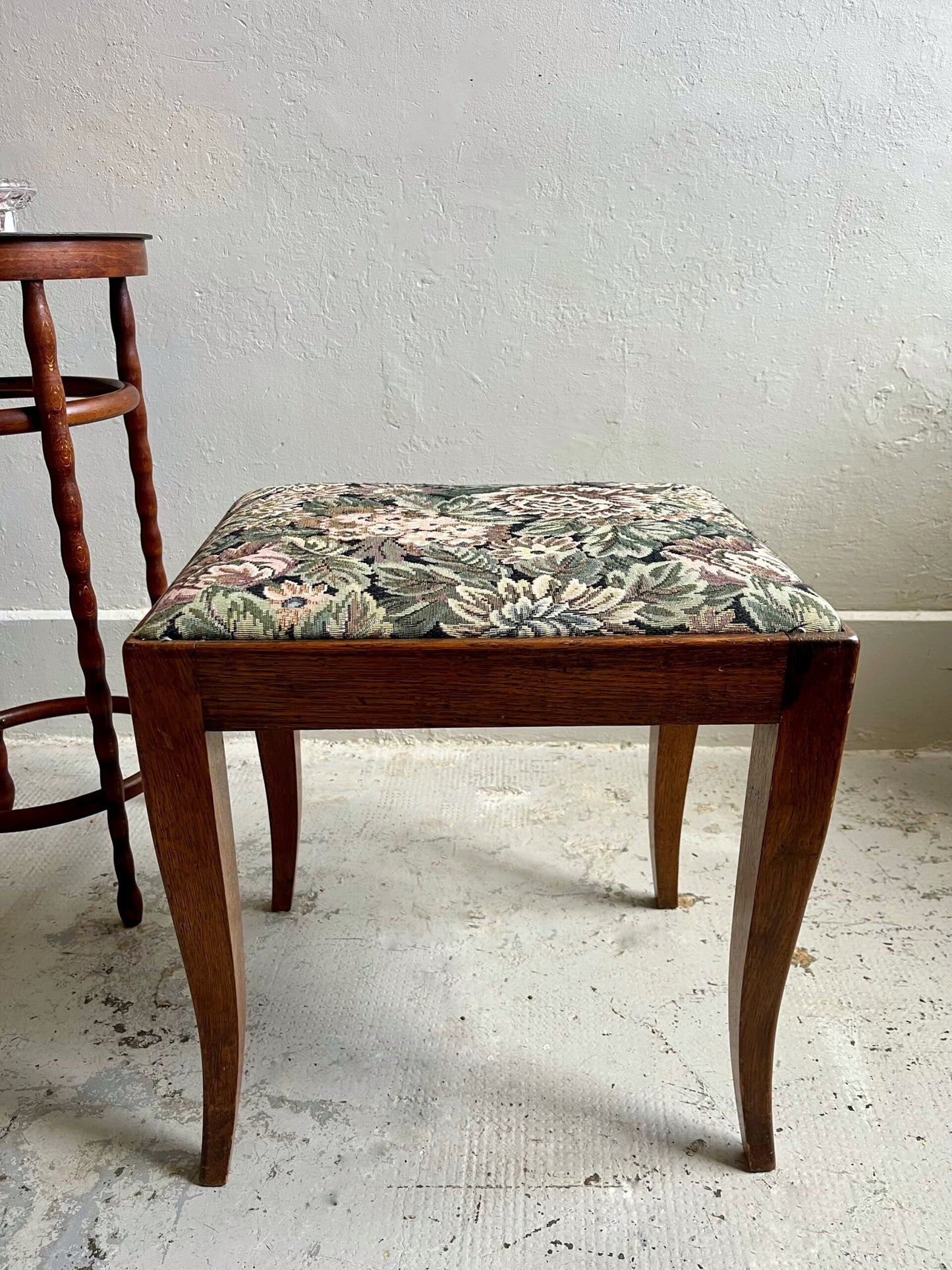 Tabouret assise fleurie