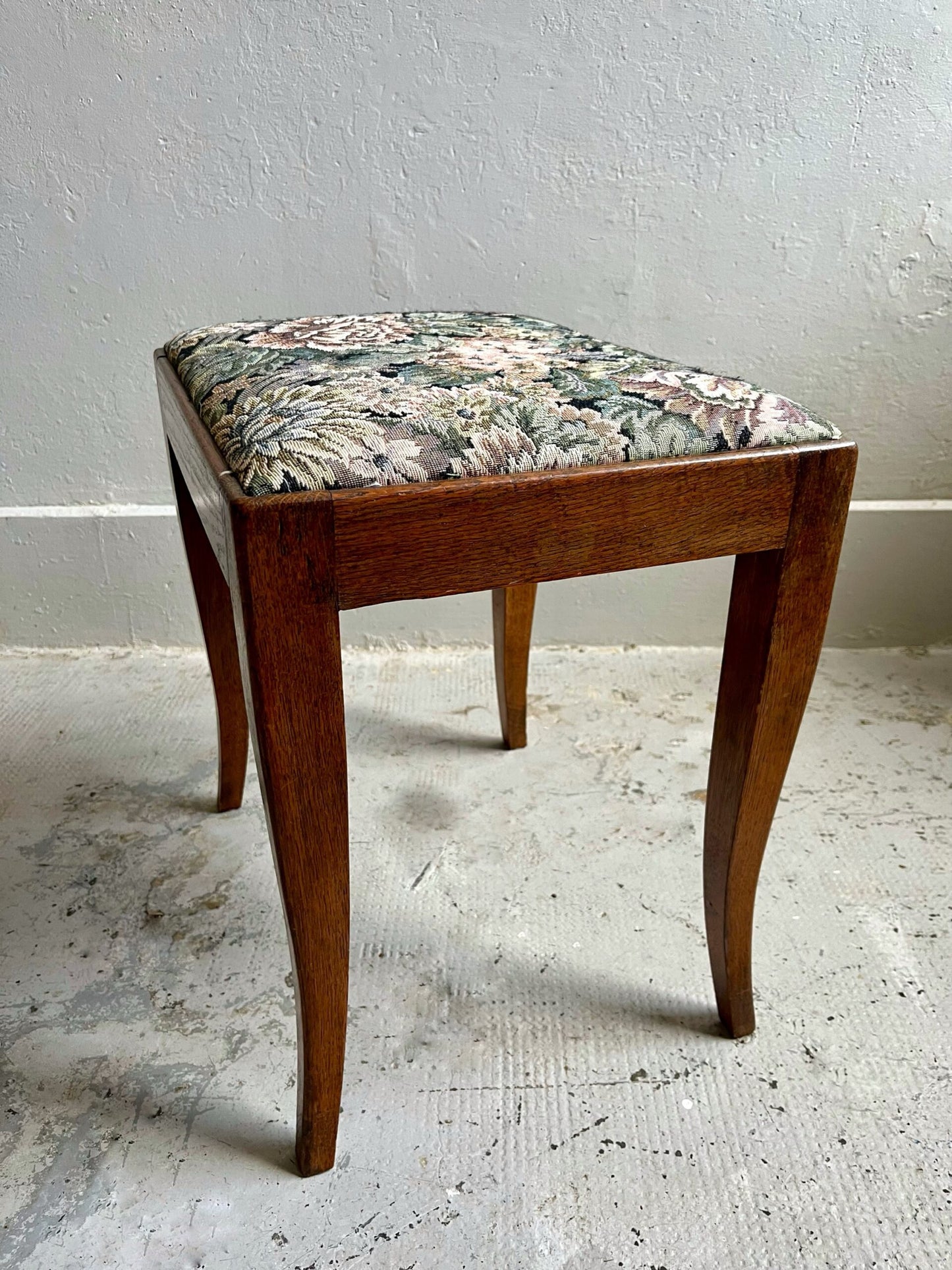 Tabouret assise fleurie