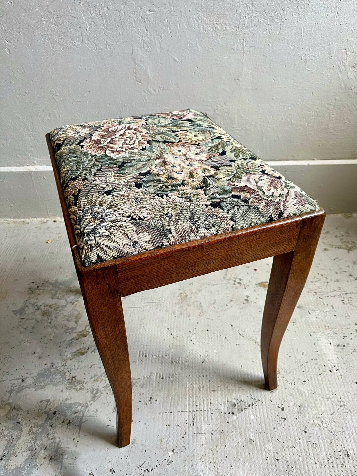 Tabouret assise fleurie