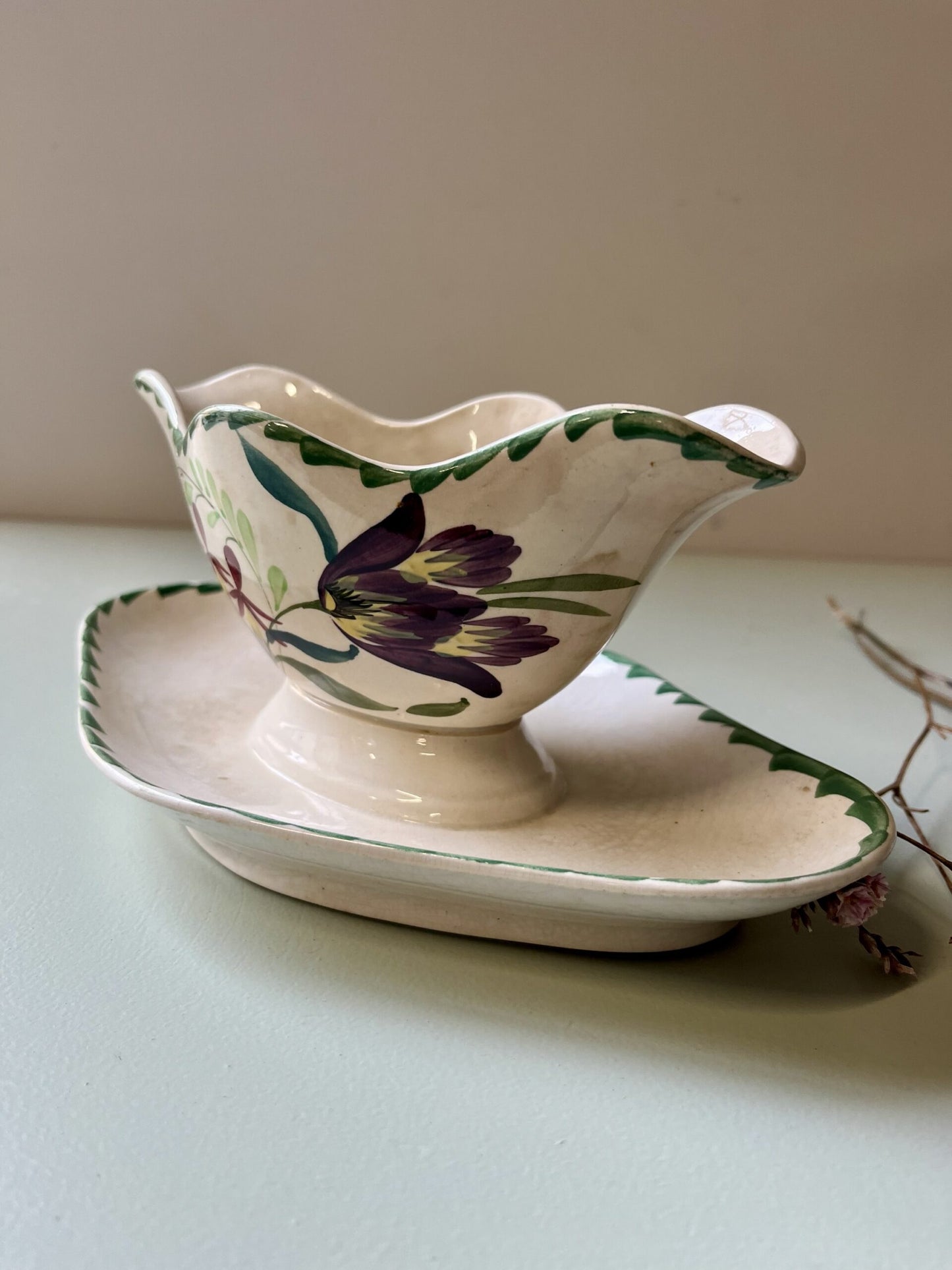 Saucière en faïence Saint-Amand