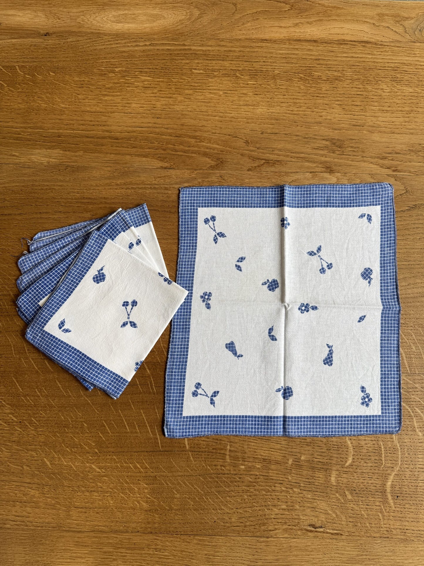 Lot de 5 serviettes en tissu blanc décor bleu