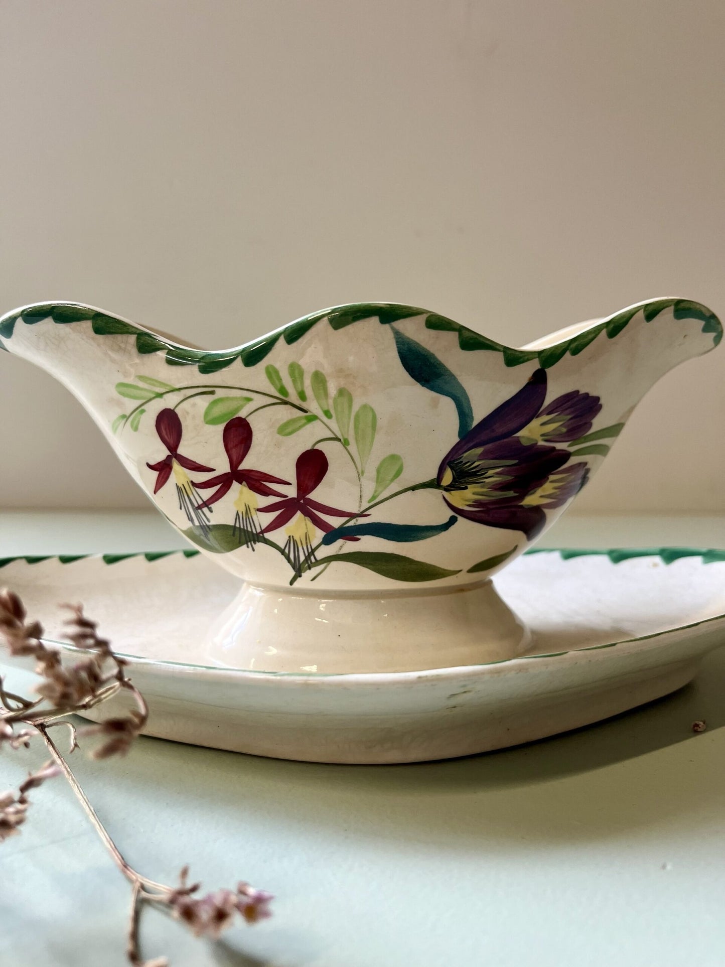 Saucière en faïence Saint-Amand