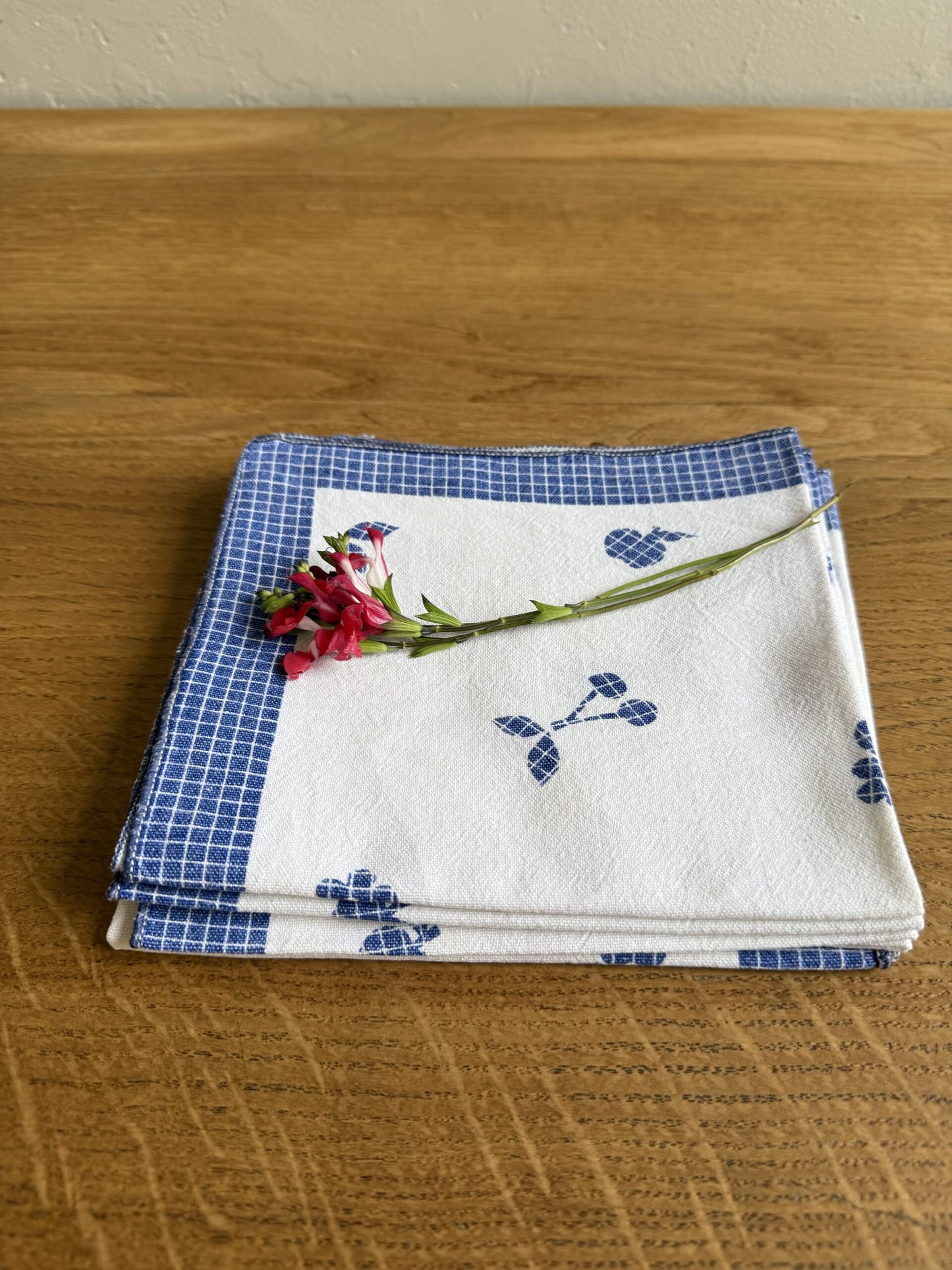 Lot de 5 serviettes en tissu blanc décor bleu