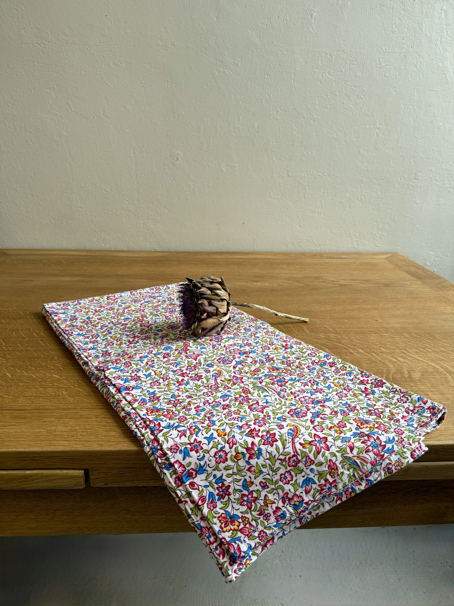 Nappe rectangulaire à motifs floraux