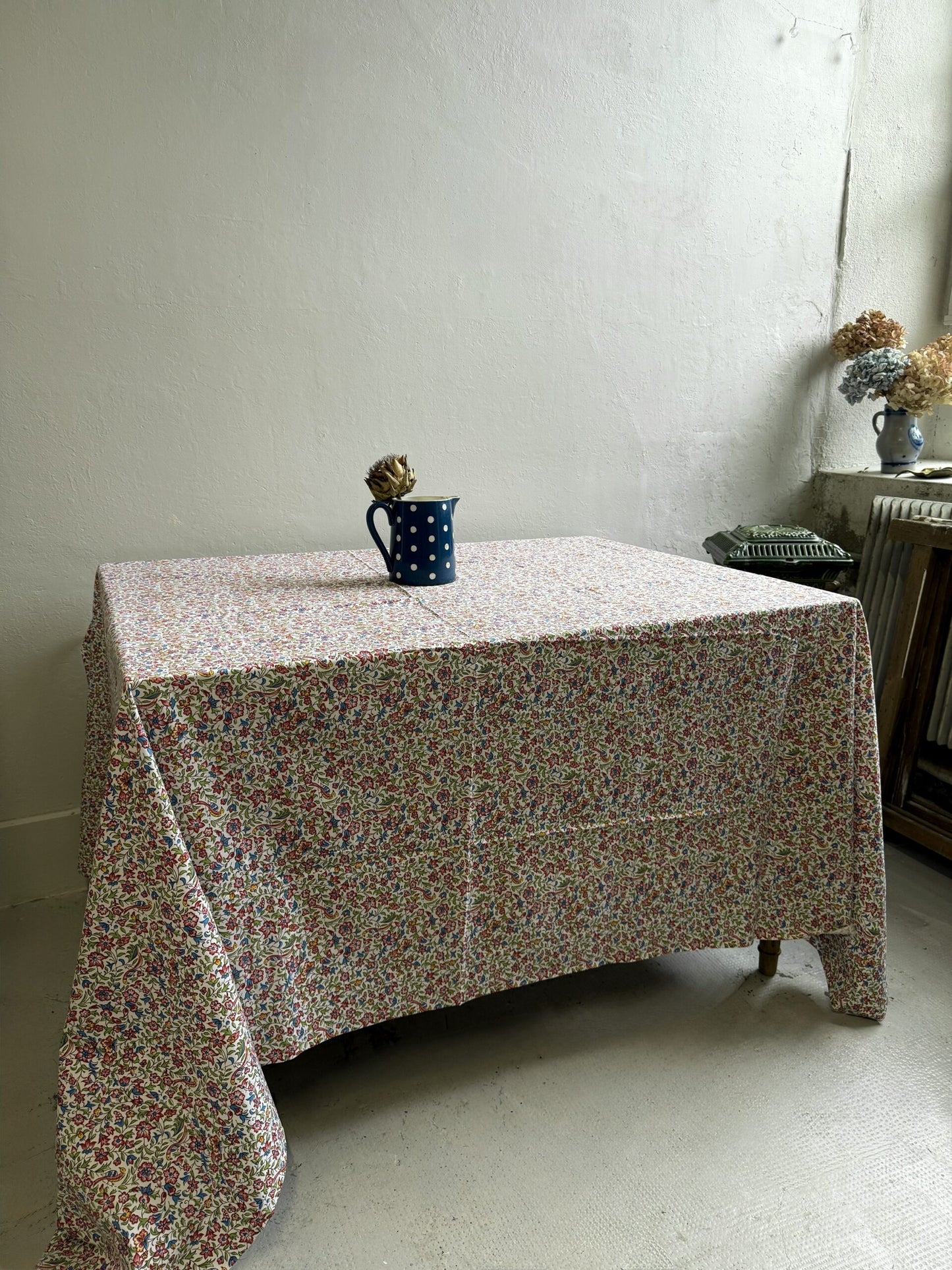 Nappe rectangulaire à motifs floraux