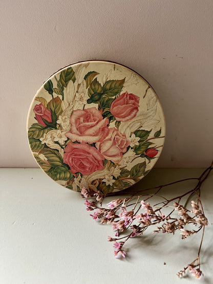 Boîte ancienne décor floral.