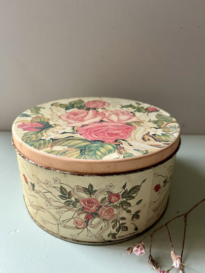 Boîte ancienne décor floral.