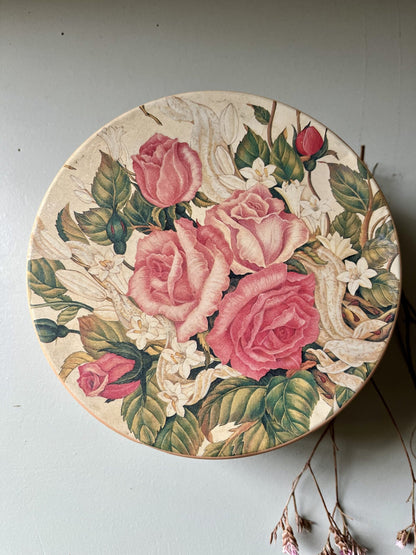 Boîte ancienne décor floral.