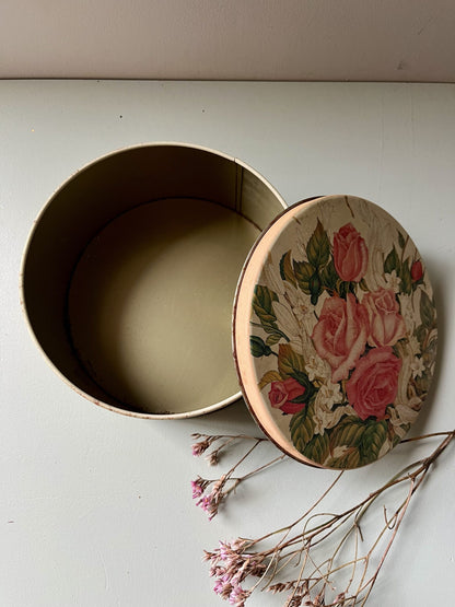 Boîte ancienne décor floral.