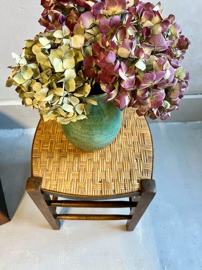 Tabouret ancien en bois et paille tressée
