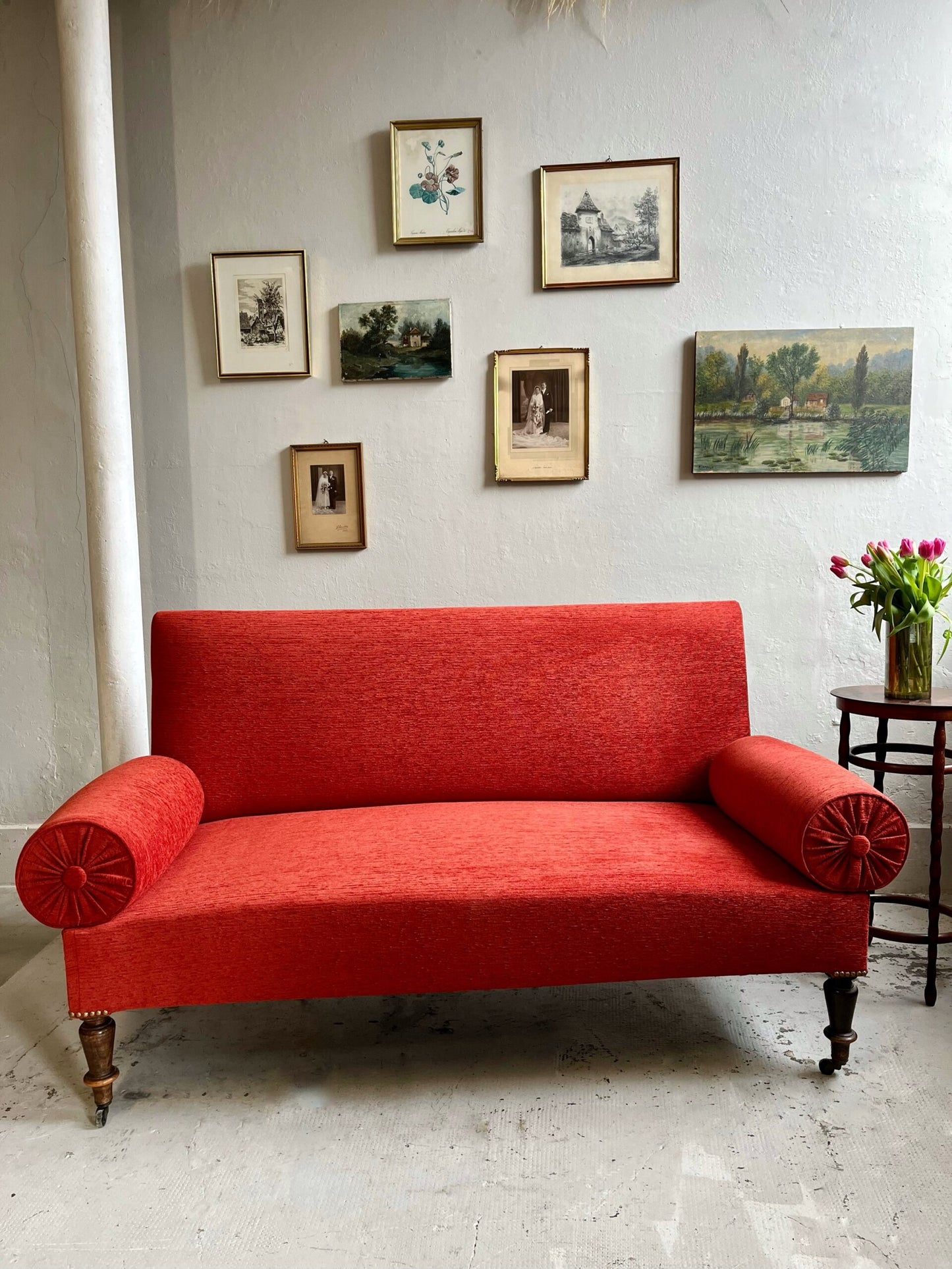 Canapé ancien rouge orangé