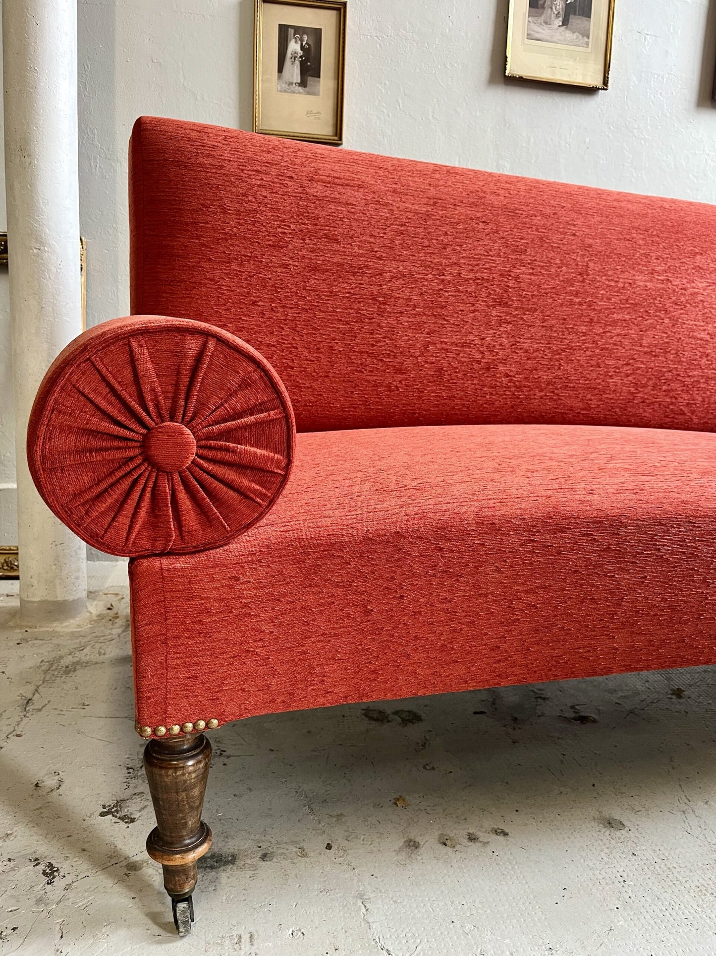 Canapé ancien rouge orangé