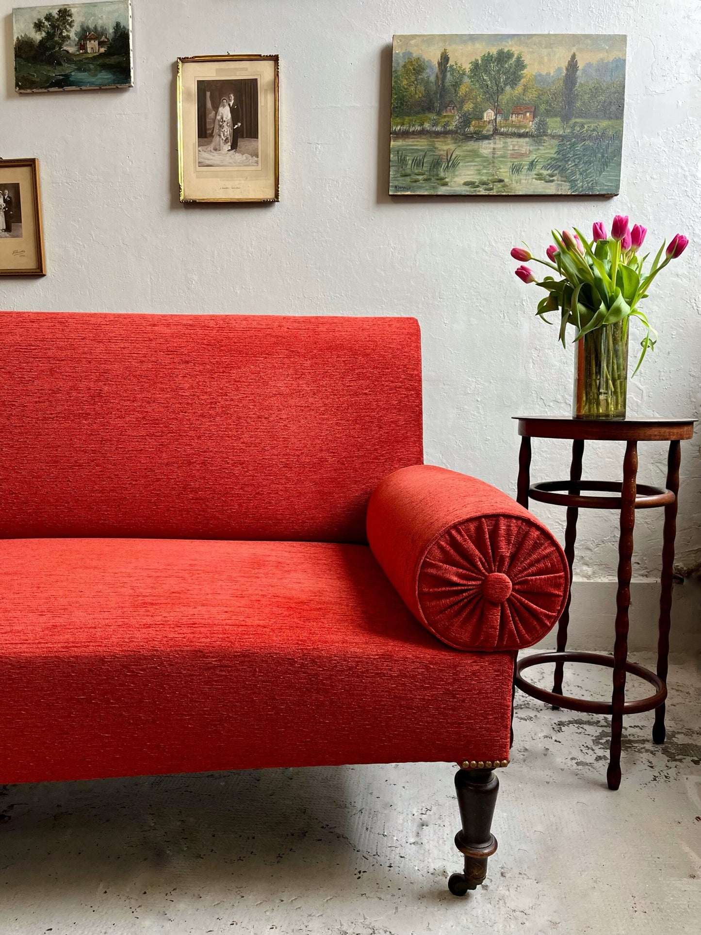 Canapé ancien rouge orangé