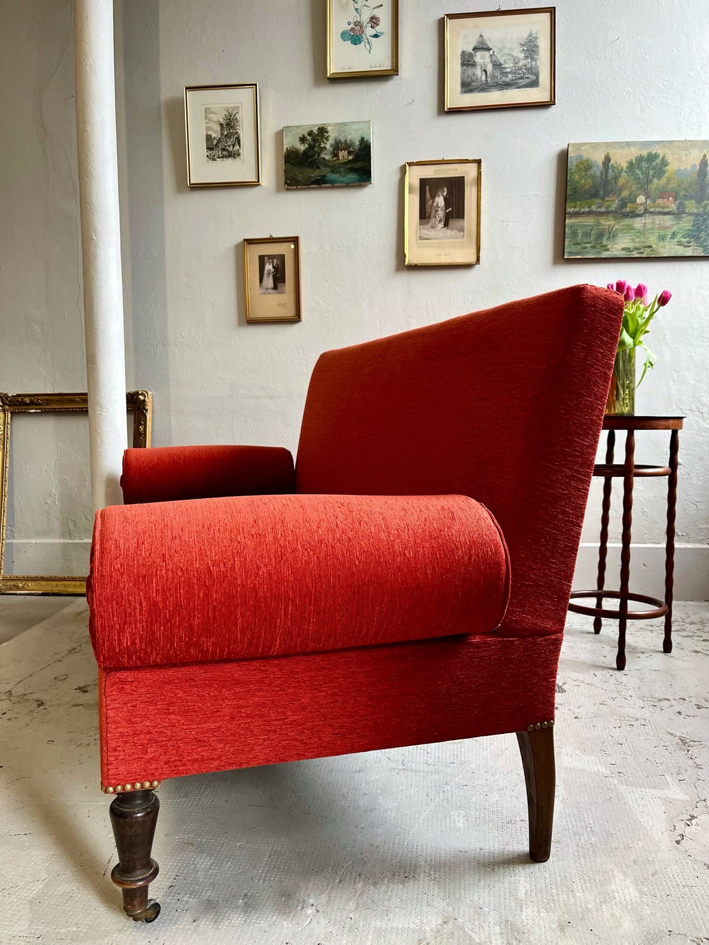 Canapé ancien rouge orangé