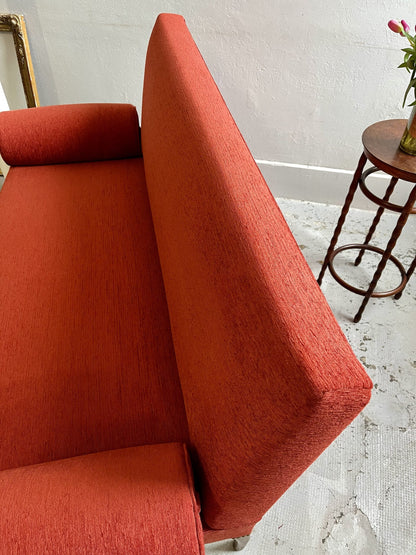 Canapé ancien rouge orangé