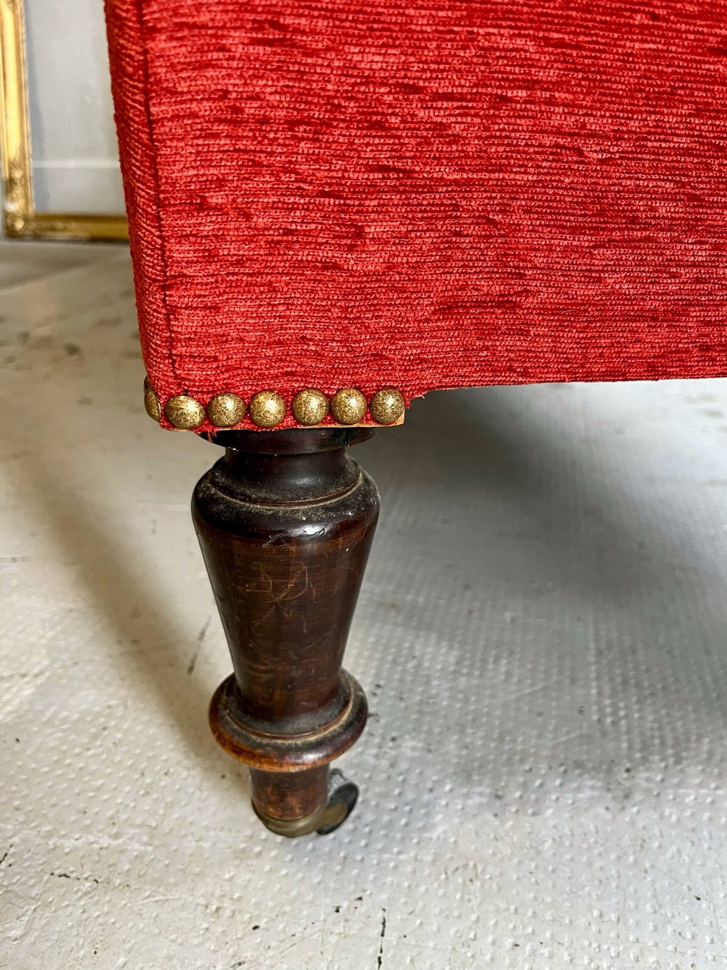 Canapé ancien rouge orangé