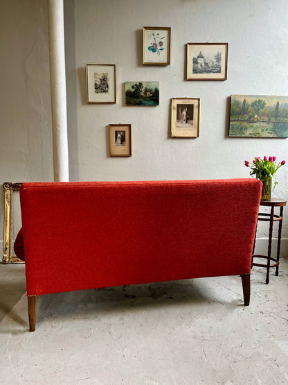 Canapé ancien rouge orangé