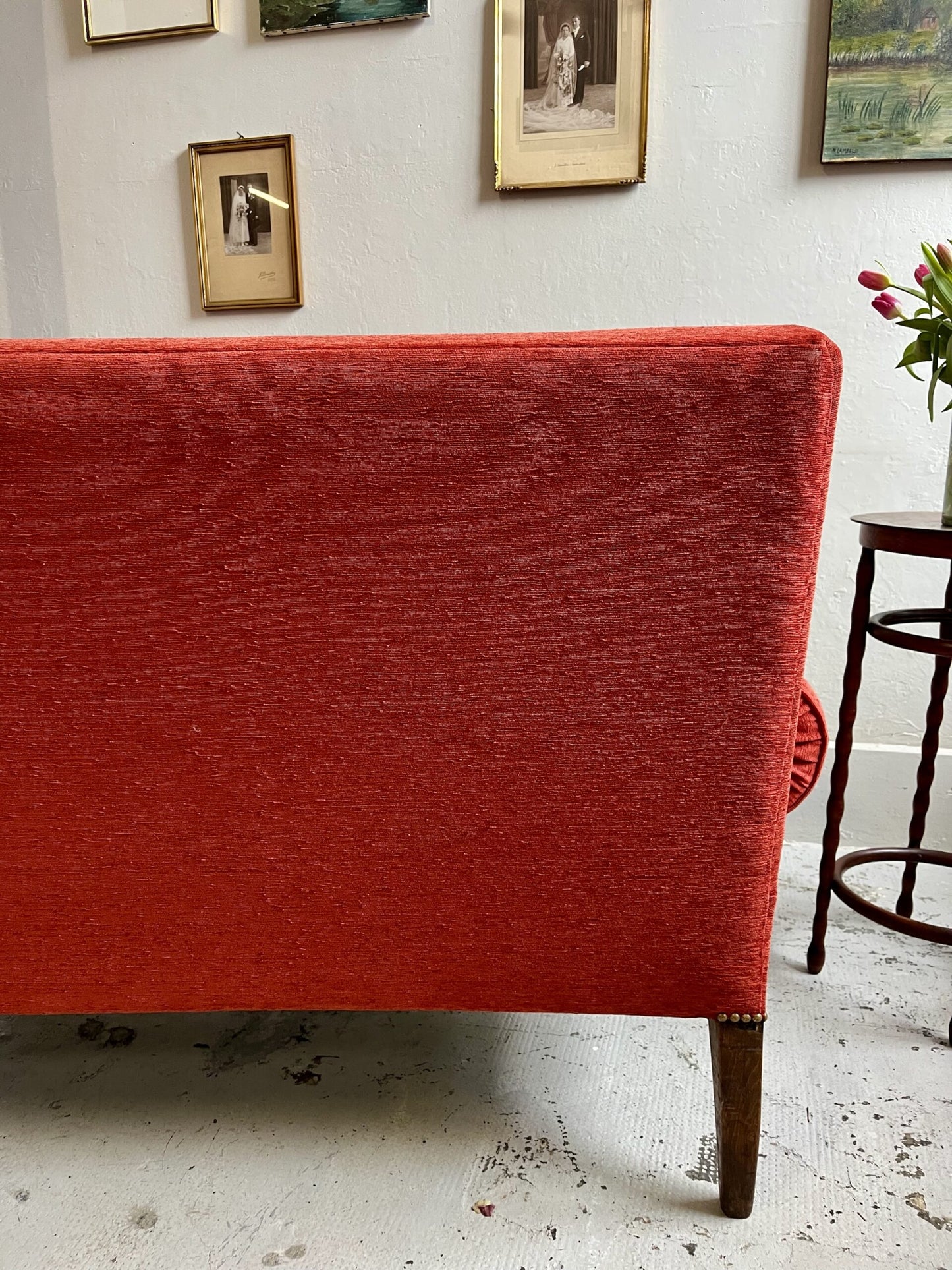 Canapé ancien rouge orangé
