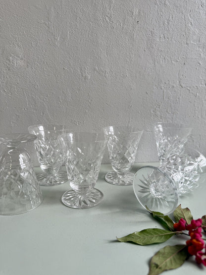 Verres à pieds en cristal ciselé - lot de 7